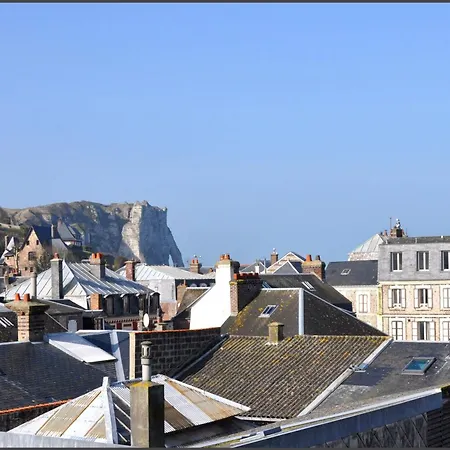 Detective Hotel Etretat