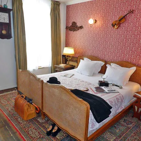 Detective Hotel