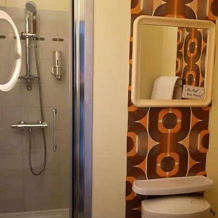 Detective מלון 2*