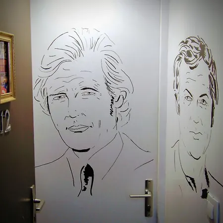 Detective מלון אטרטאט