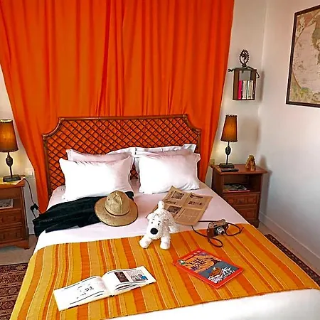 Detective Hotel 2*