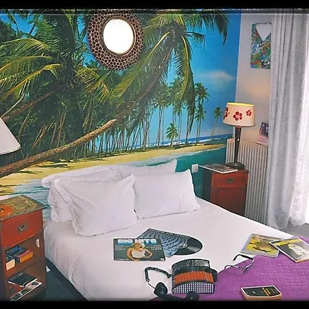Detective Hotel