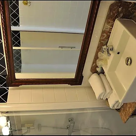 Detective Hotel