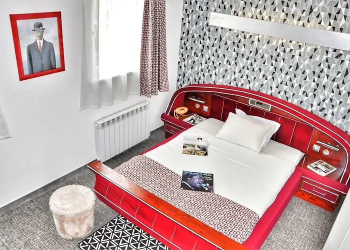 Detective Hotel Étretat